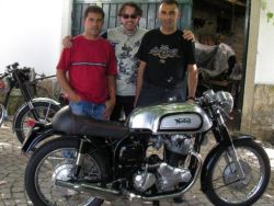 Norton Cafe Racer - Kika, Fernando e Humberto